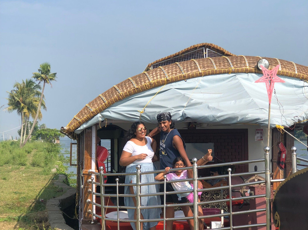 Genesis Houseboats and Tours景点图片
