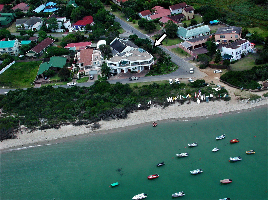 Sunshowers Beachfront Luxury Self Catering Accommodation主图