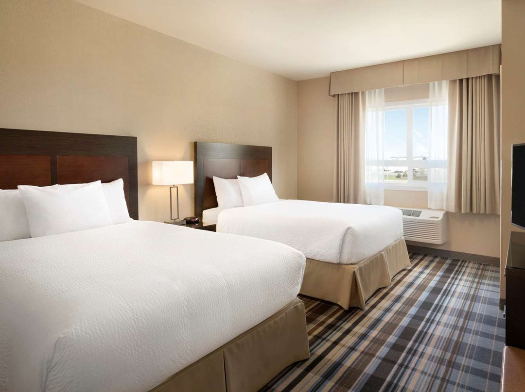 Airdrie Inn and Suites主图