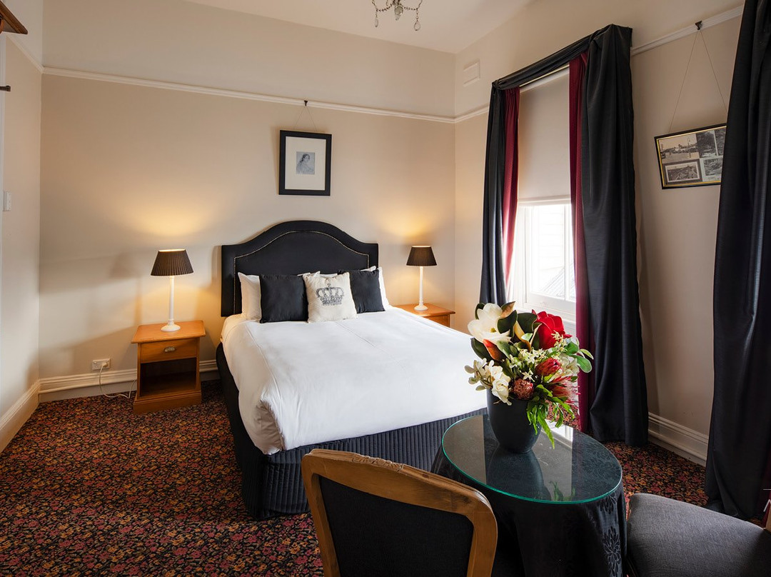 Alexandra Hotel主图