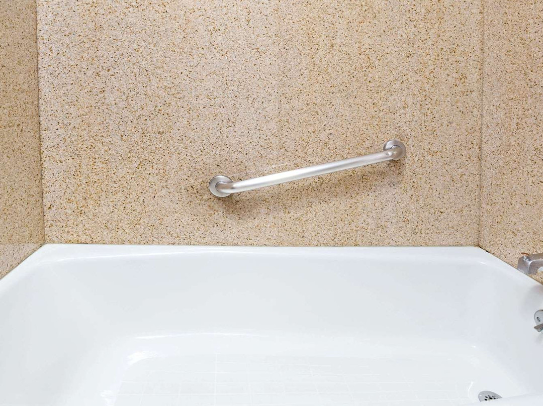 西柯维纳市戴斯酒店主图