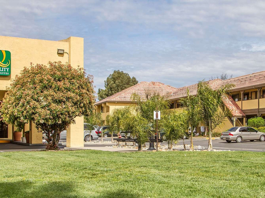 吉尔罗伊品质酒店和套房主图