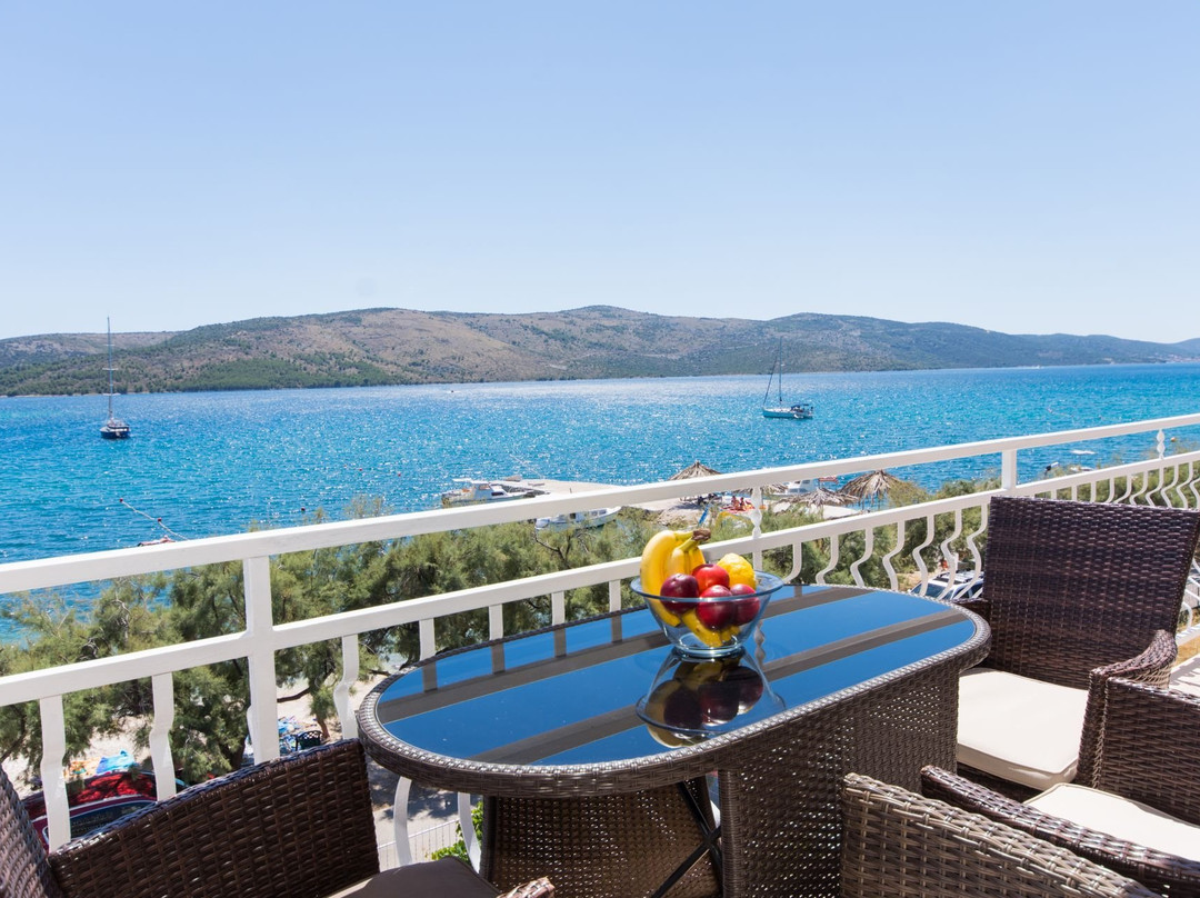 Villa Rozana - Beachfront Wellness Retreat