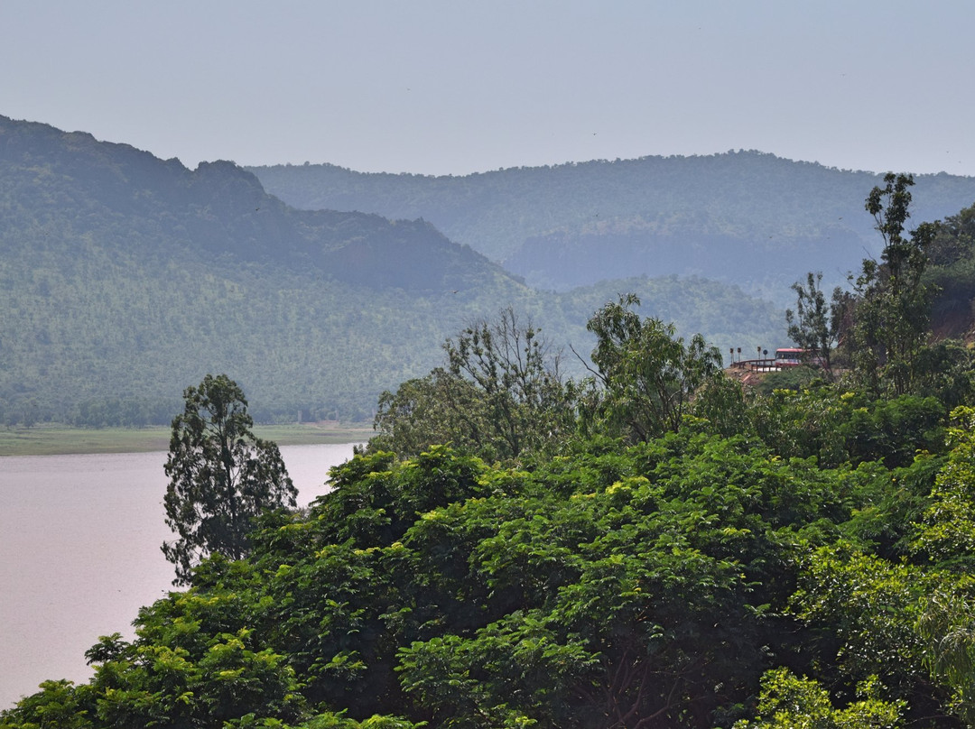 Narihalla Reservoir景点图片