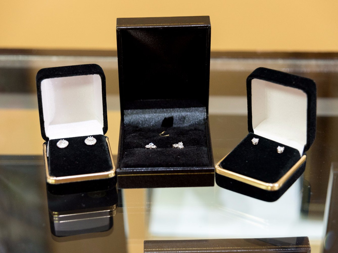 C & R Diamond Jewelers-亨廷顿海滩必去景点