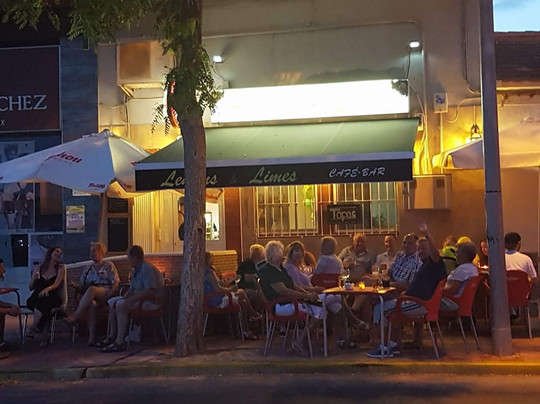 San Cayetano餐馆和美食-Lemons and Limes Cafe Bar