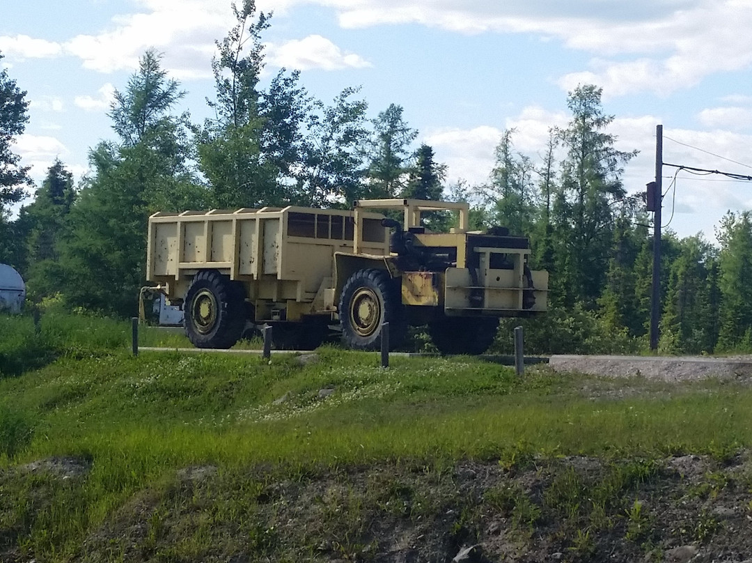 Flintabbaty Flonatin Statue-Flin Flon必去景点