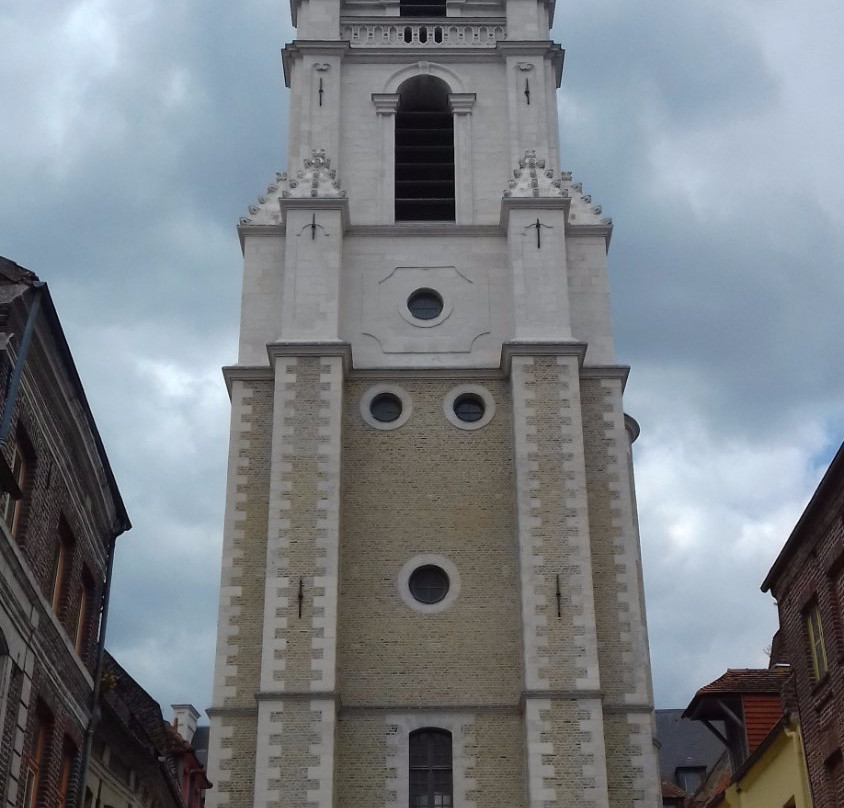 Collégiale Saint-Pierre-Aire-sur-la-Lys必去景点