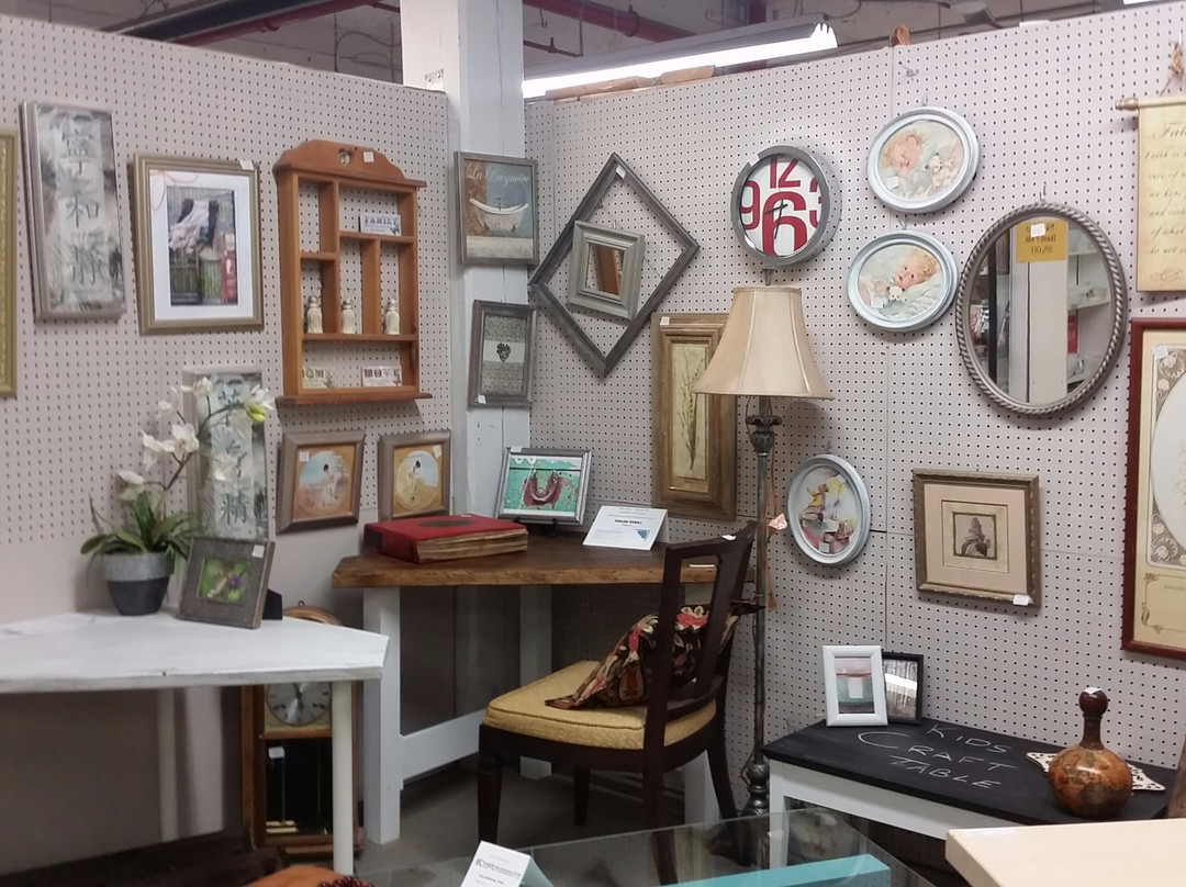 One Of A Kind Antique Mall景点图片