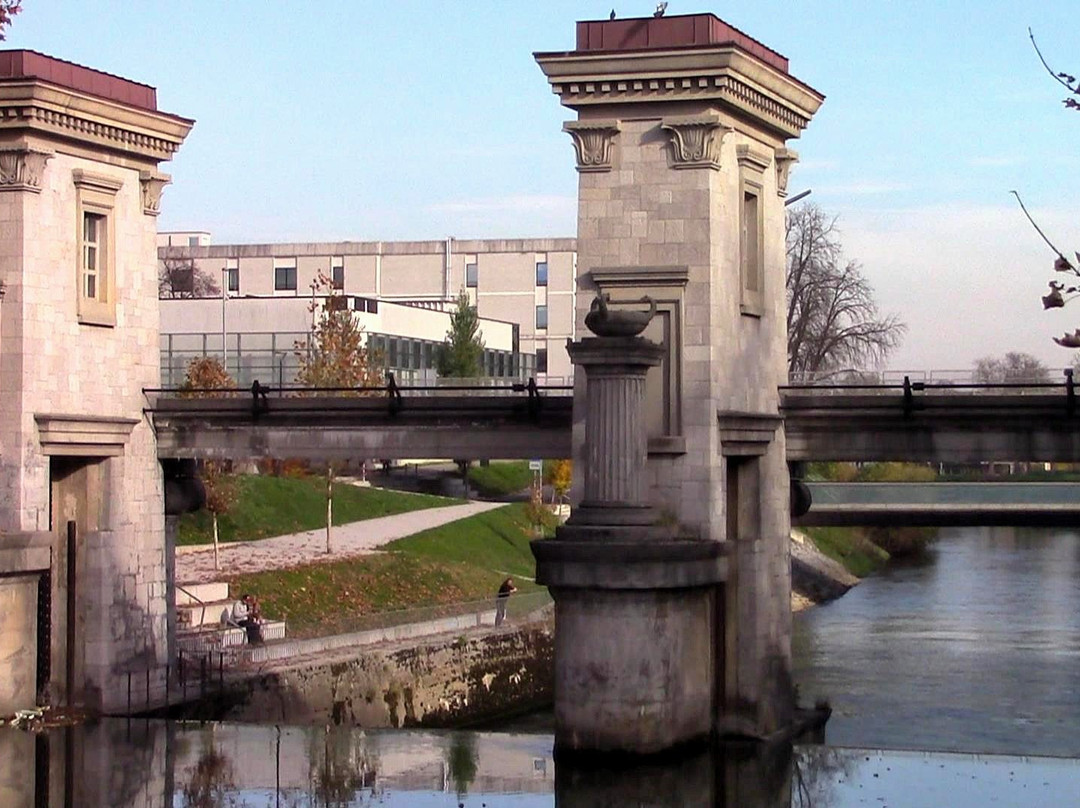 Ljubljanica River Barrier-卢布尔雅那必去景点