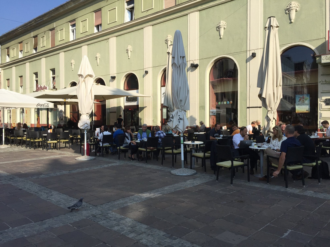 Astoria kavarna in restavracija-马里博尔必去景点