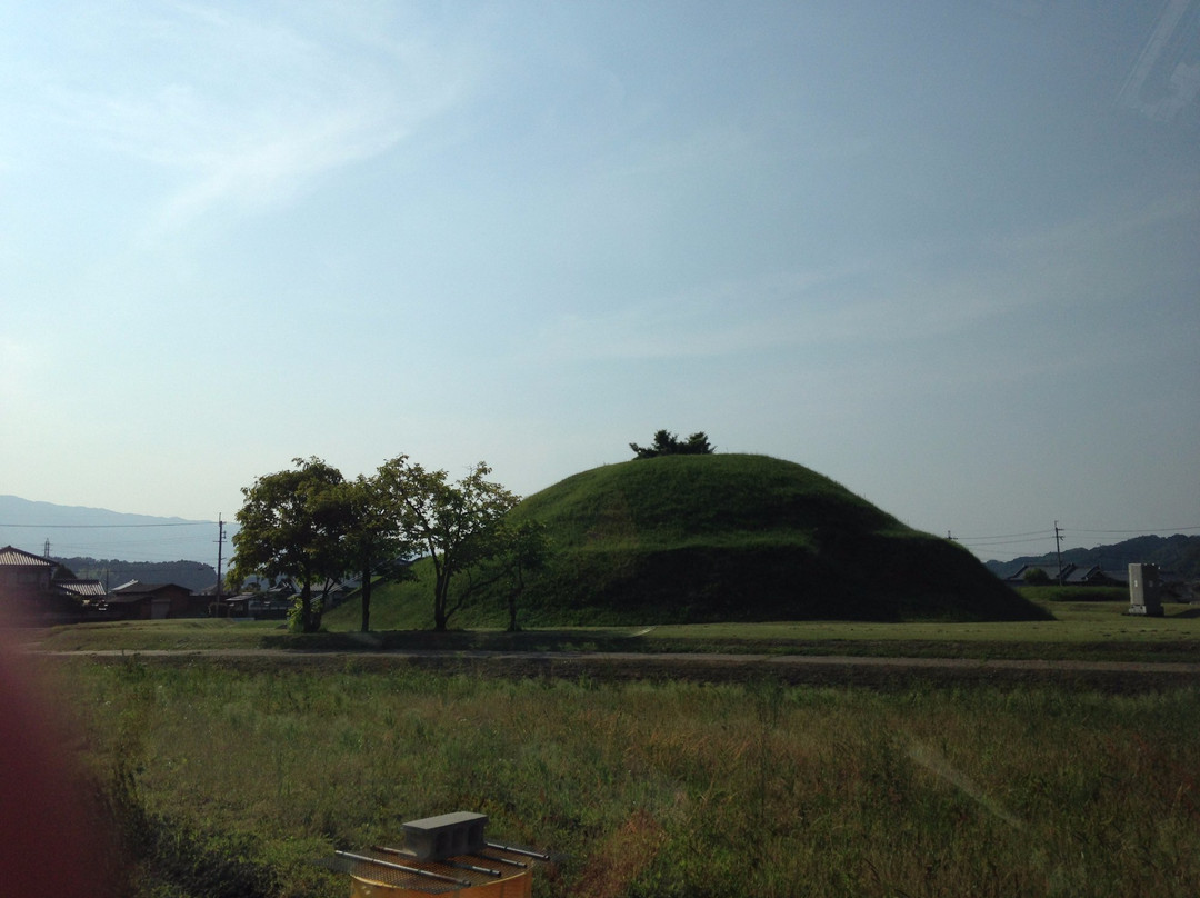 Ichio Hakayama Tumulus景点图片