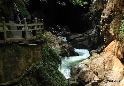 雌雄双瀑-宜良县必去景点