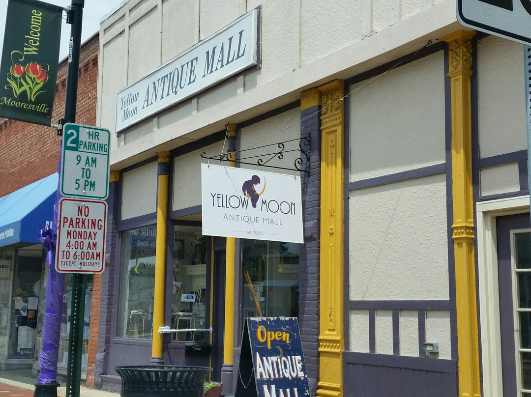 Yellow Moon Antique Mall-Mooresville必去景点