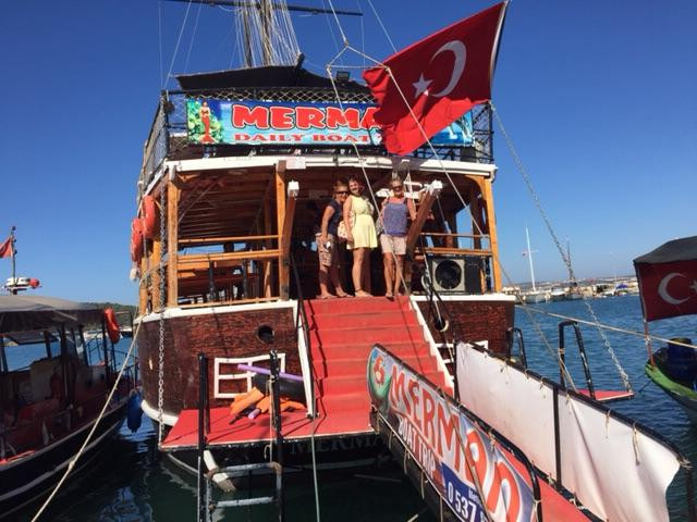 Mermaid Boat Trips-Akbuk必去景点
