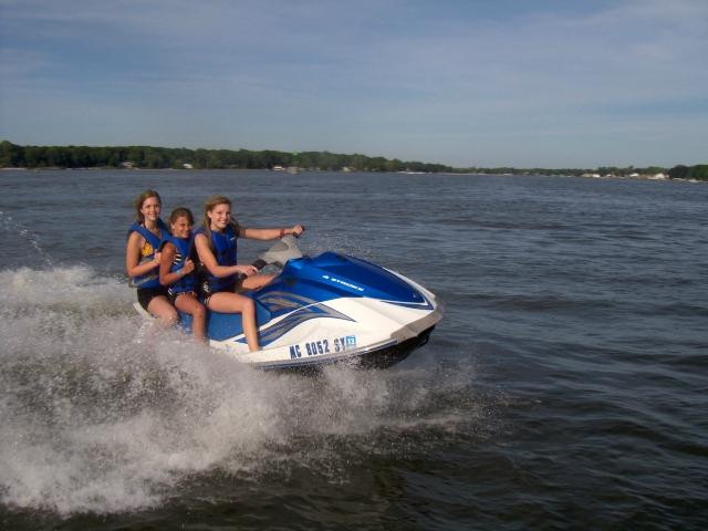 Holland Water Sports - Jet Ski and Boat Rentals-荷兰村必去景点