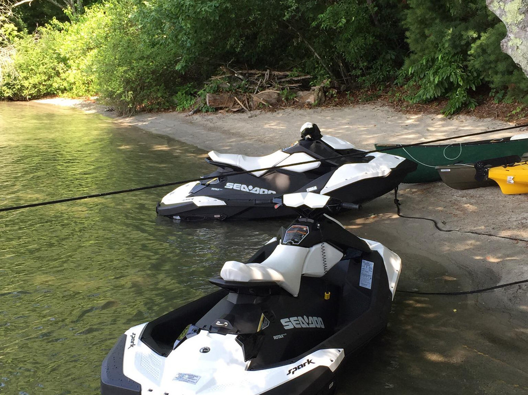 Lakeshore Marina & Sea -Doo Rentals景点图片