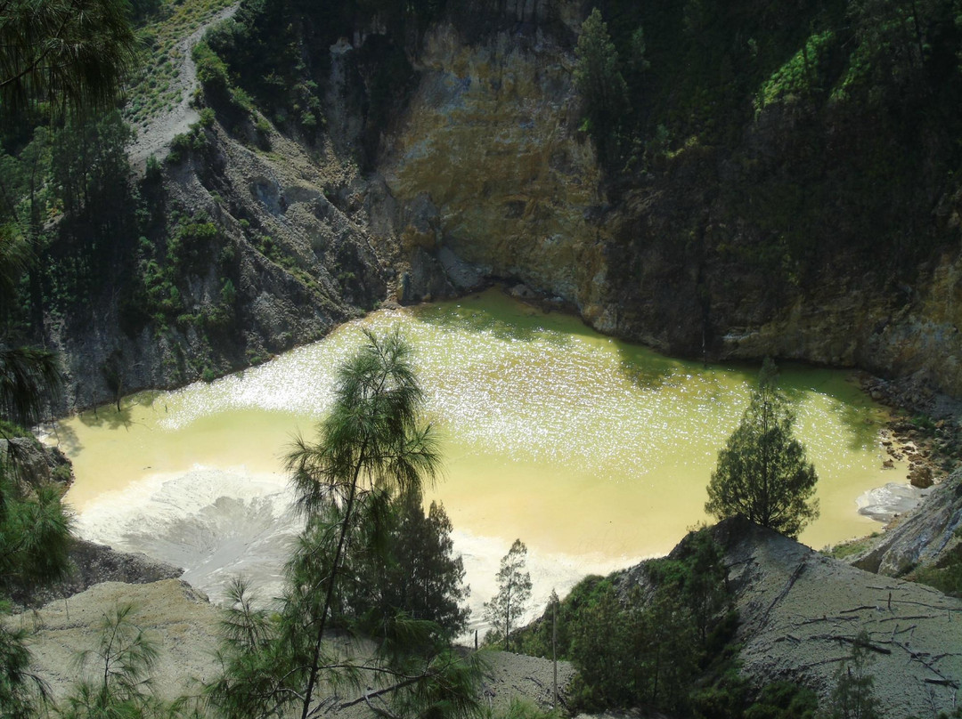 Wawo Muda Lakes景点图片