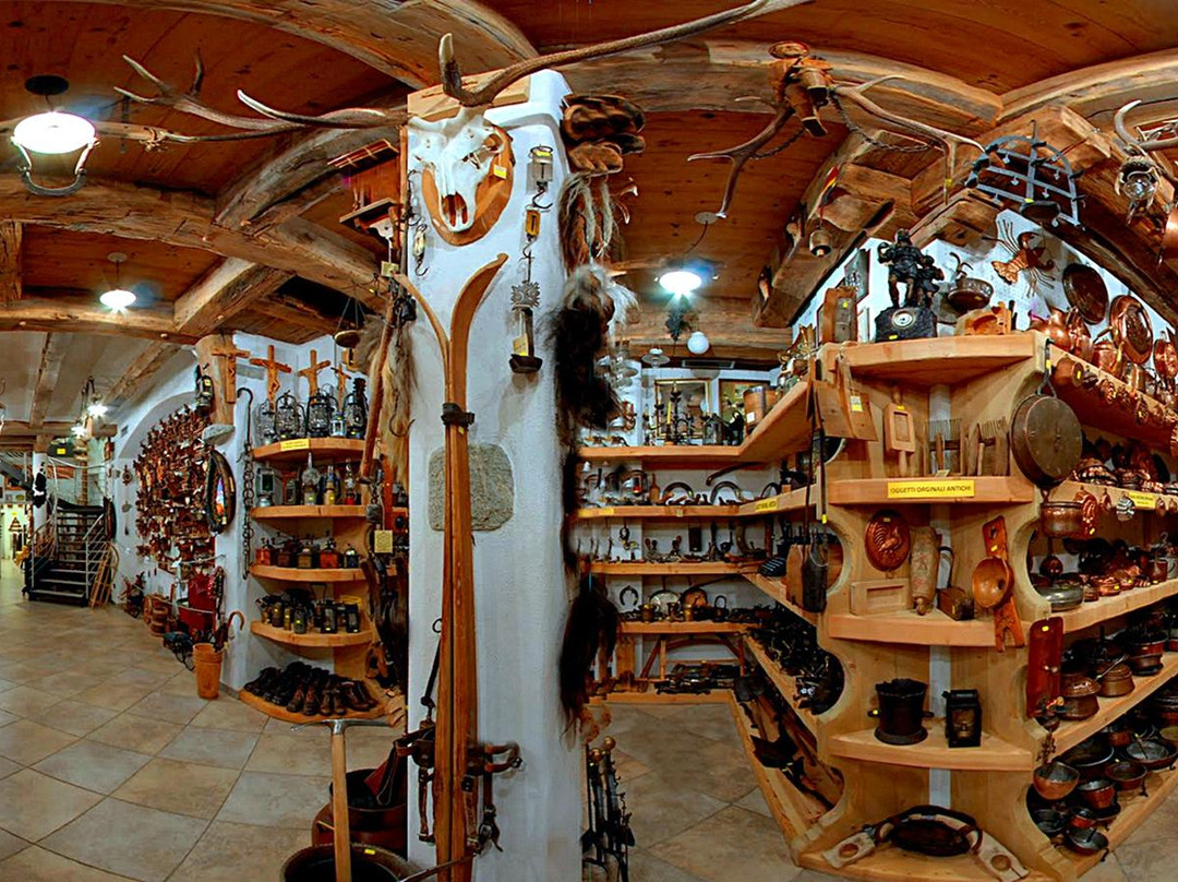 El Corambrero Souvenir & Antiques-利维尼奥必去景点