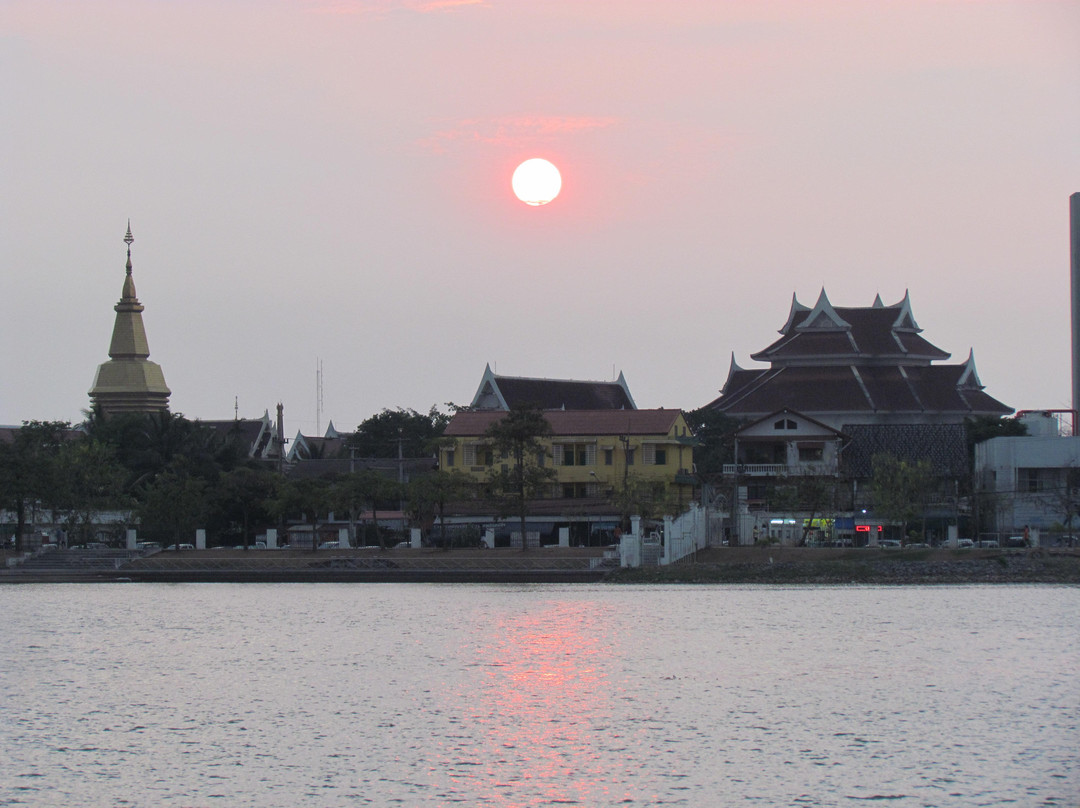 Nong Prajak Public Park景点图片