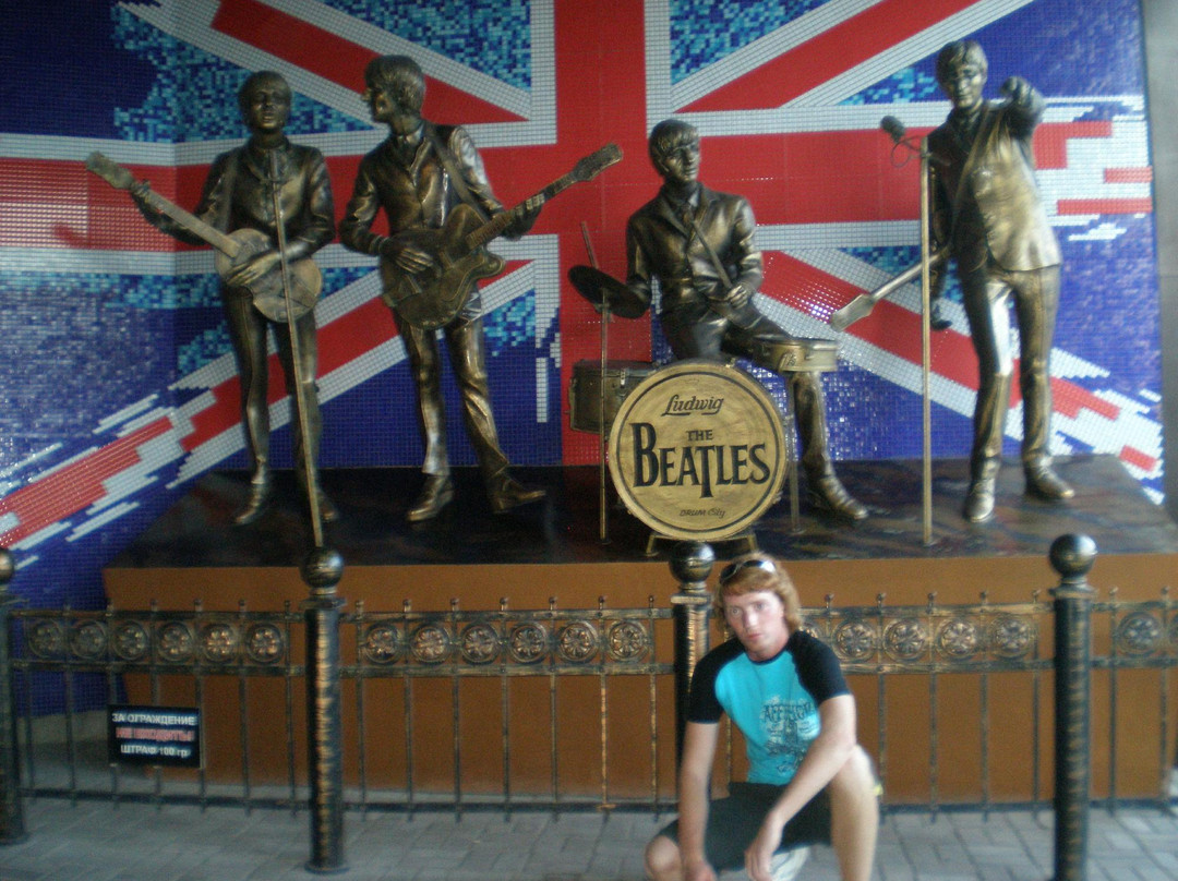 The Beatles Monument-顿涅茨克必去景点