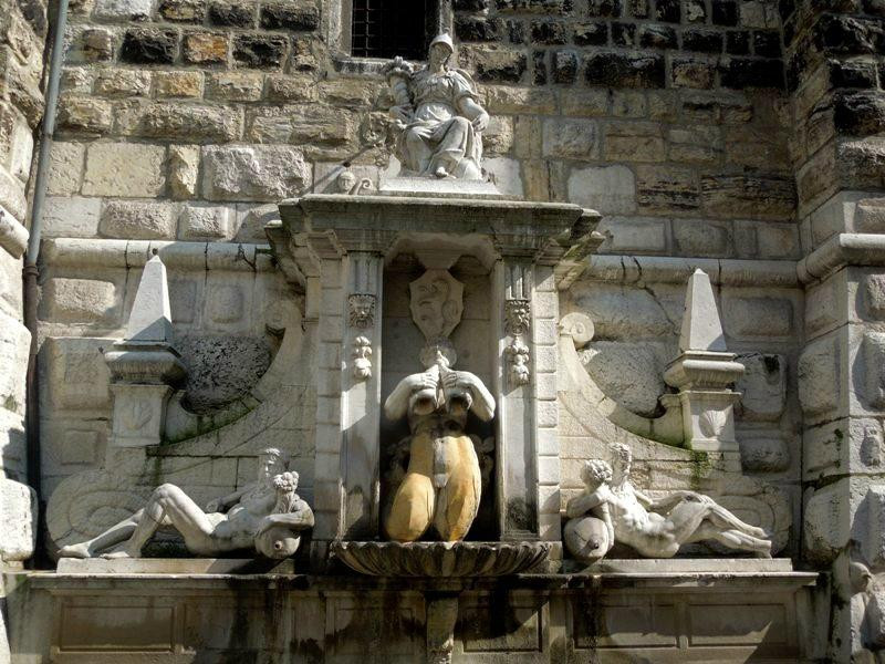 Torre e Fontana della Palata-布雷西亚必去景点