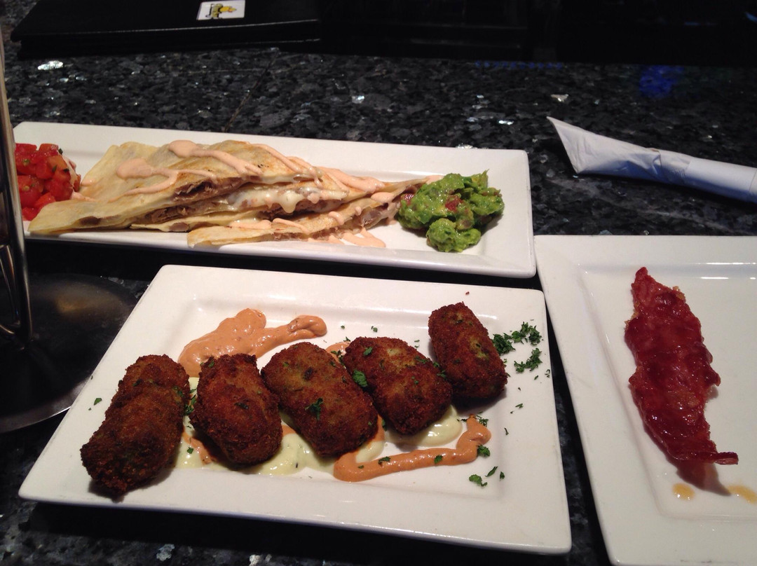 Ducky's Sports Bar &  Restaurant