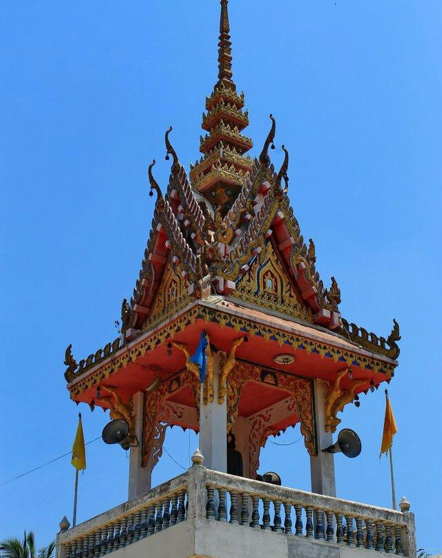 Wat Ratchapaksi (Nok)-红统必去景点