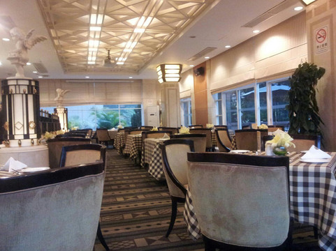 佛山枫丹白鹭酒店主图