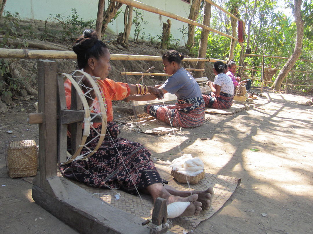 Watublapi Weaving Village景点图片