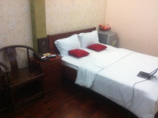 新山一映酒店-客卧