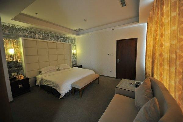 伊犁大酒店主图