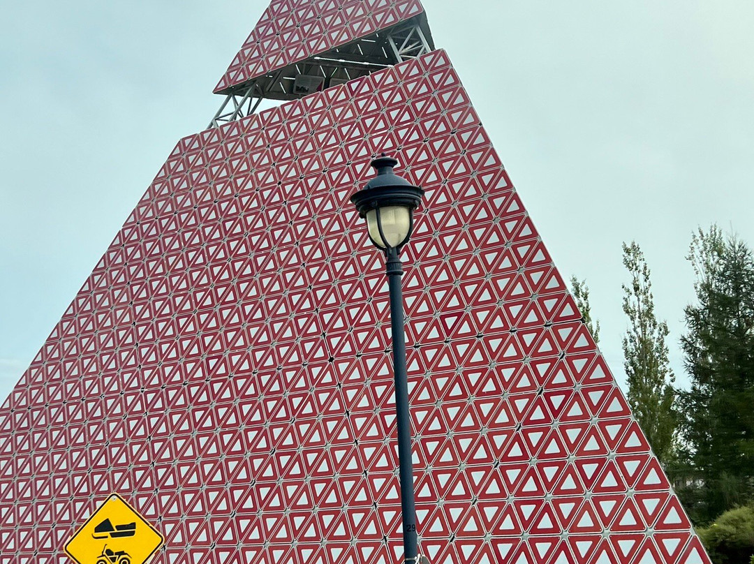La Pyramide des Ha! Ha!景点图片