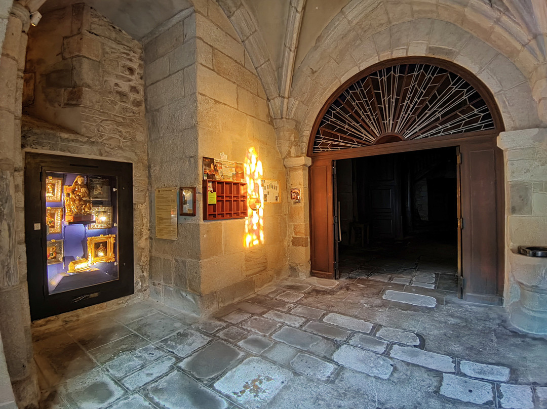 Eglise Saint-Germain-Bort-les-Orgues必去景点