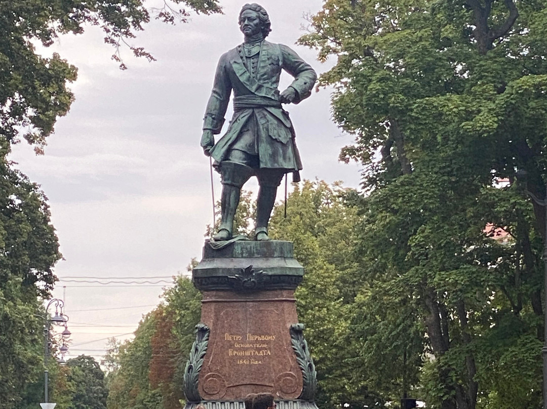 Monument to Peter the Great the Founder of Kronstadt景点图片