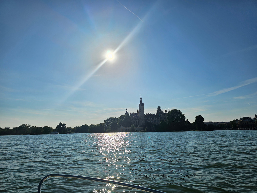 Bootscharter Schwerin - direkt am Schweriner Schloss景点图片