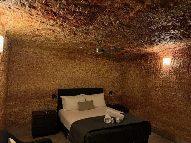 The Lookout Cave Underground Motel主图