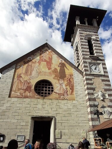 Chiesa della Madonna dell'Aiuto-Fiera di Primiero必去景点