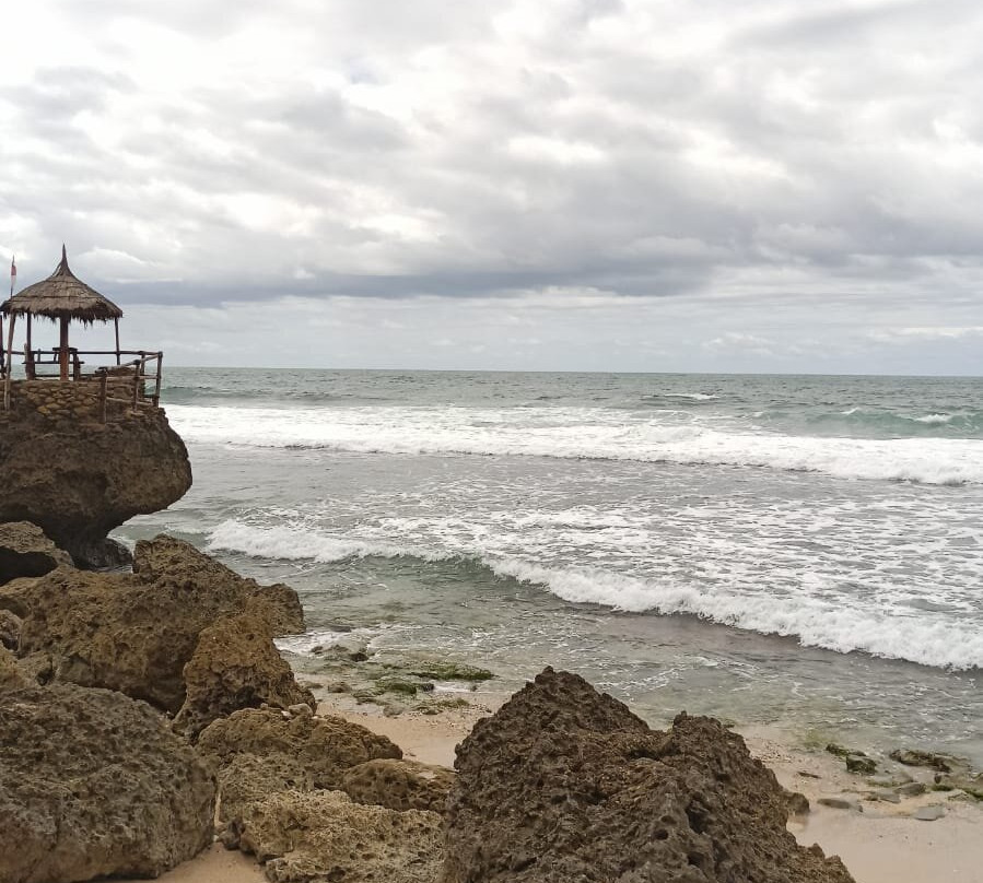 Watulawang Beach景点图片