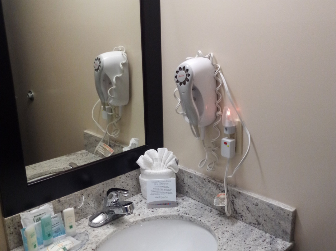 蒙克顿-代佩速8酒店主图