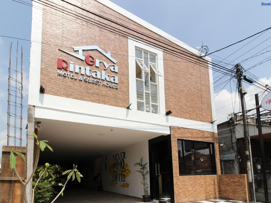 RedDoorz Plus Near Jogja Kembali Monument