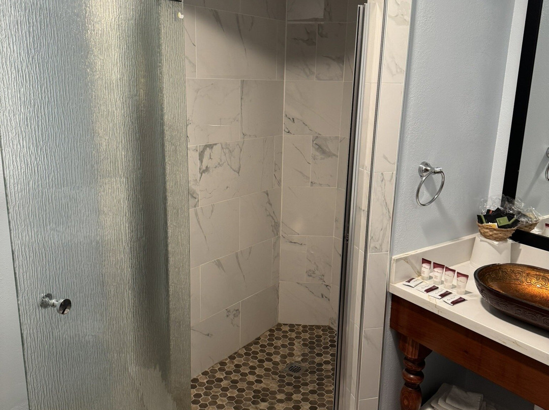 Curly Redwood Lodge主图