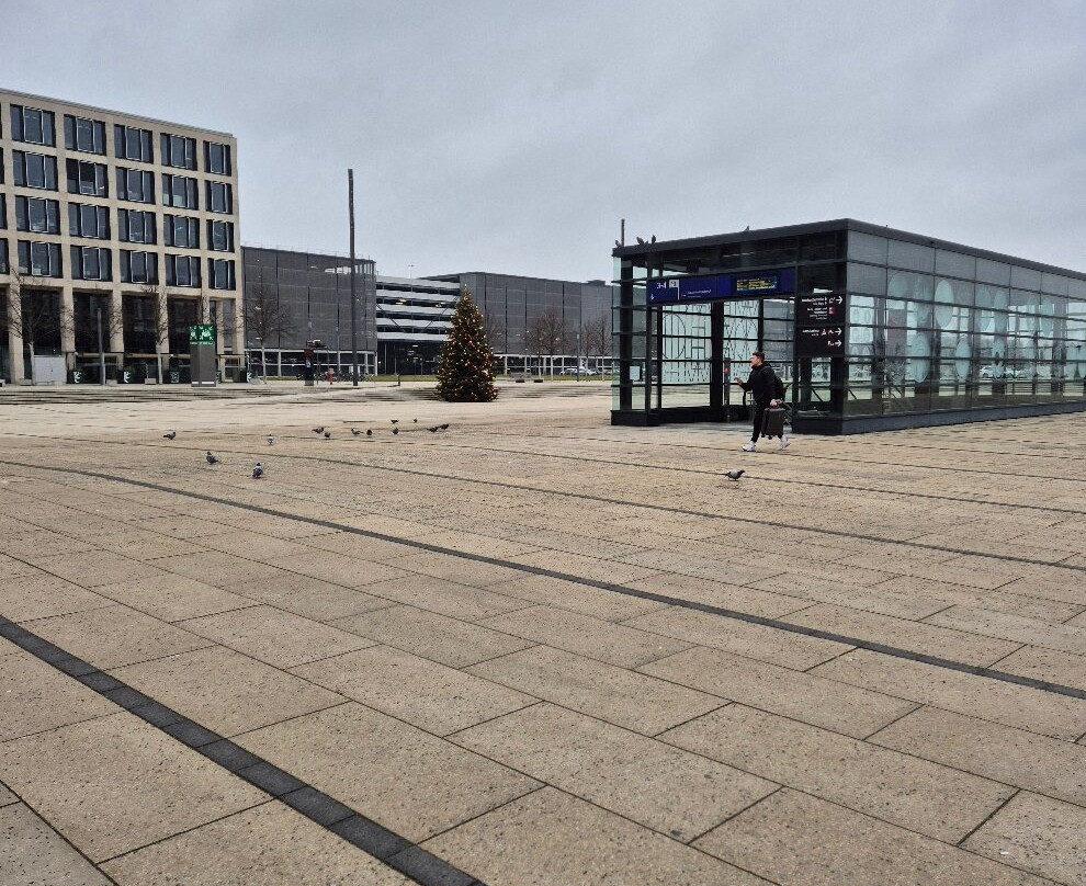 Willy Brandt Platz-舍内费尔德必去景点