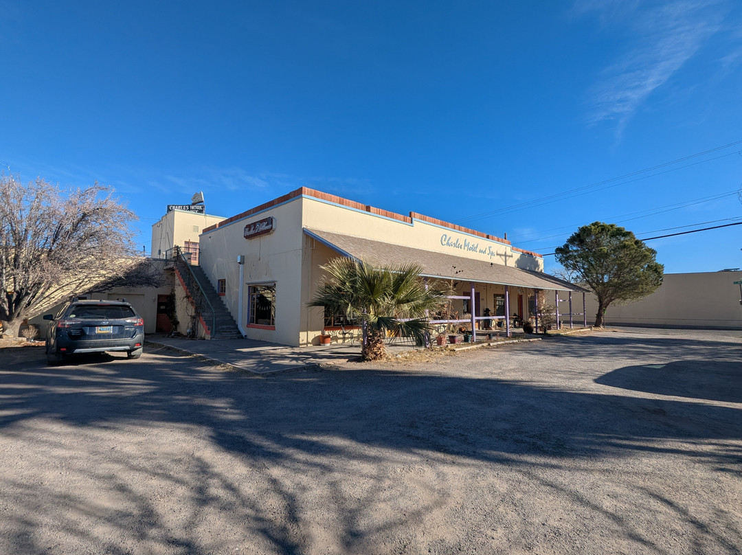 查尔斯温泉酒店主图