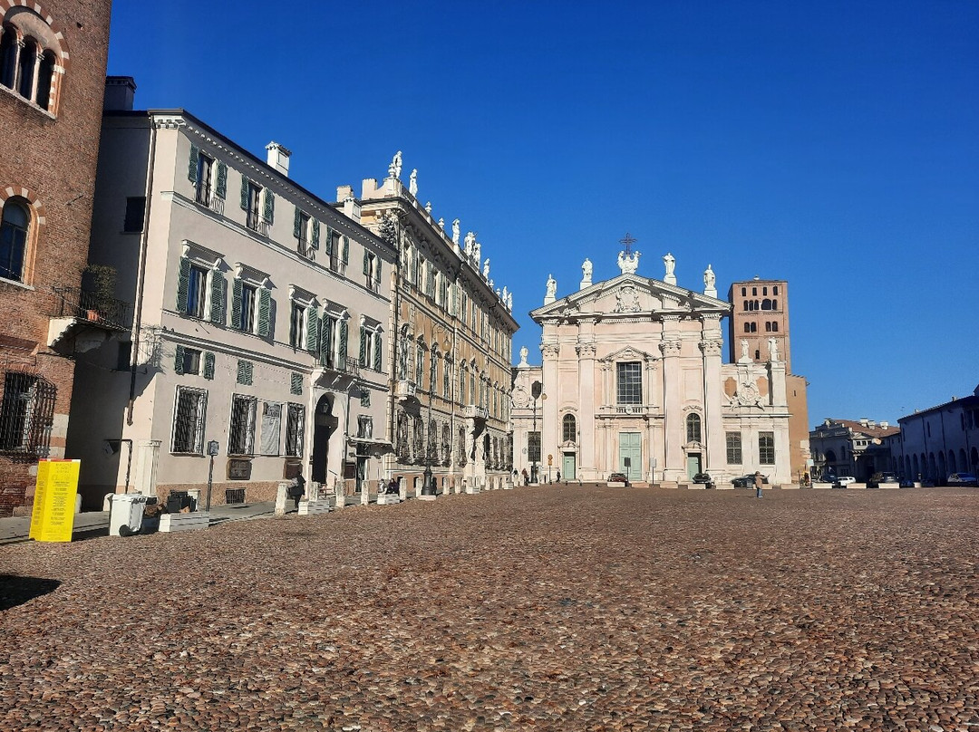 Piazza Sordello-曼托瓦必去景点