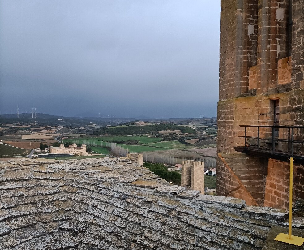 Iglesia-Fortaleza de San Saturnino-Artajona必去景点