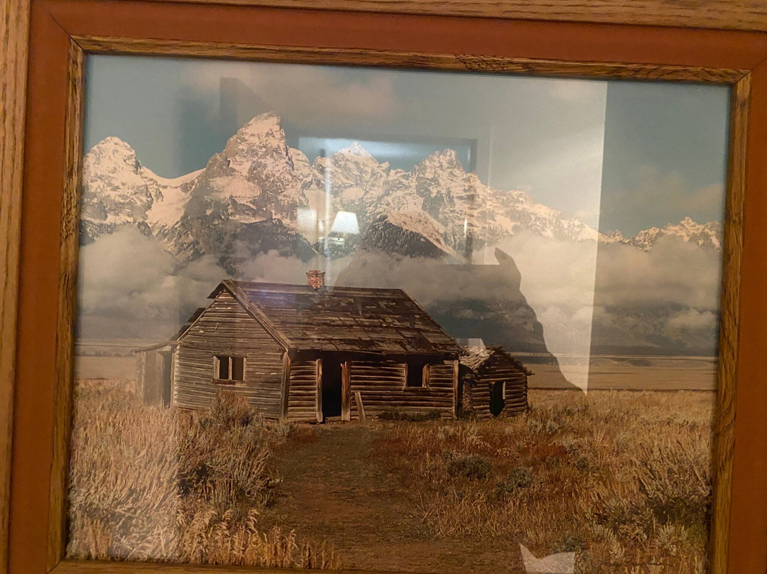 Little Bear Motel主图