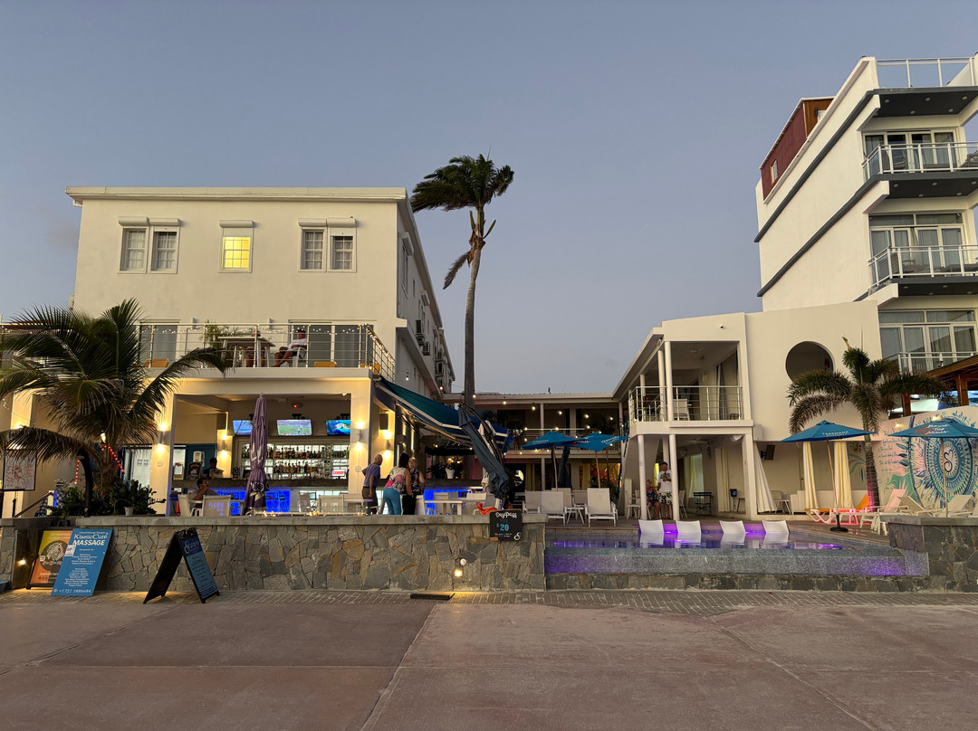 Seaview Beach Hotel主图