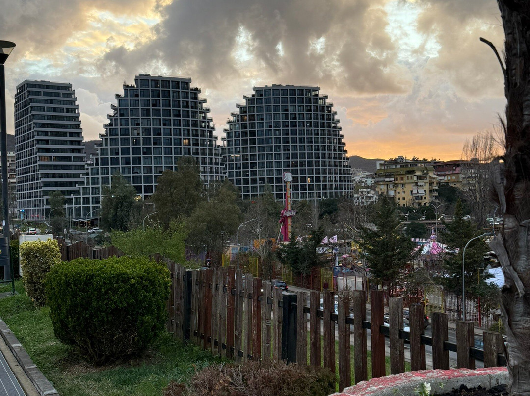 Grand Park (Parku i Madh)景点图片