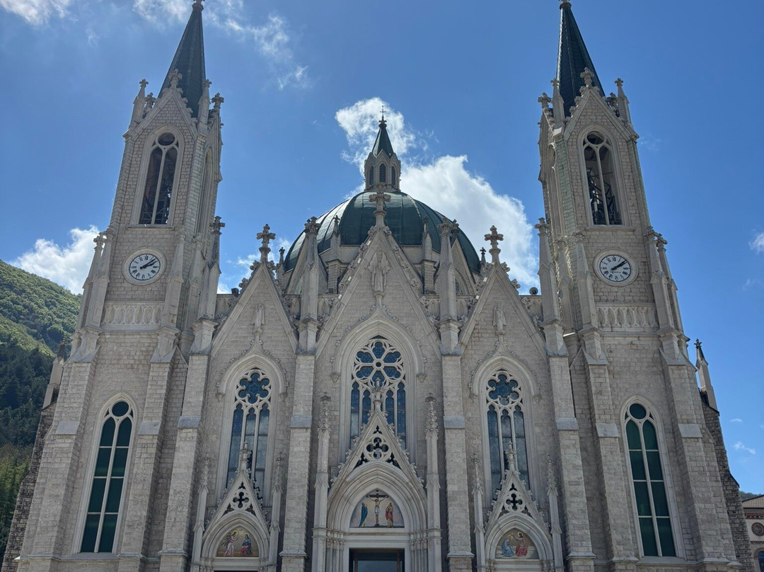 Santuario dell'Addolorata di Castelpetroso-Castelpetroso必去景点